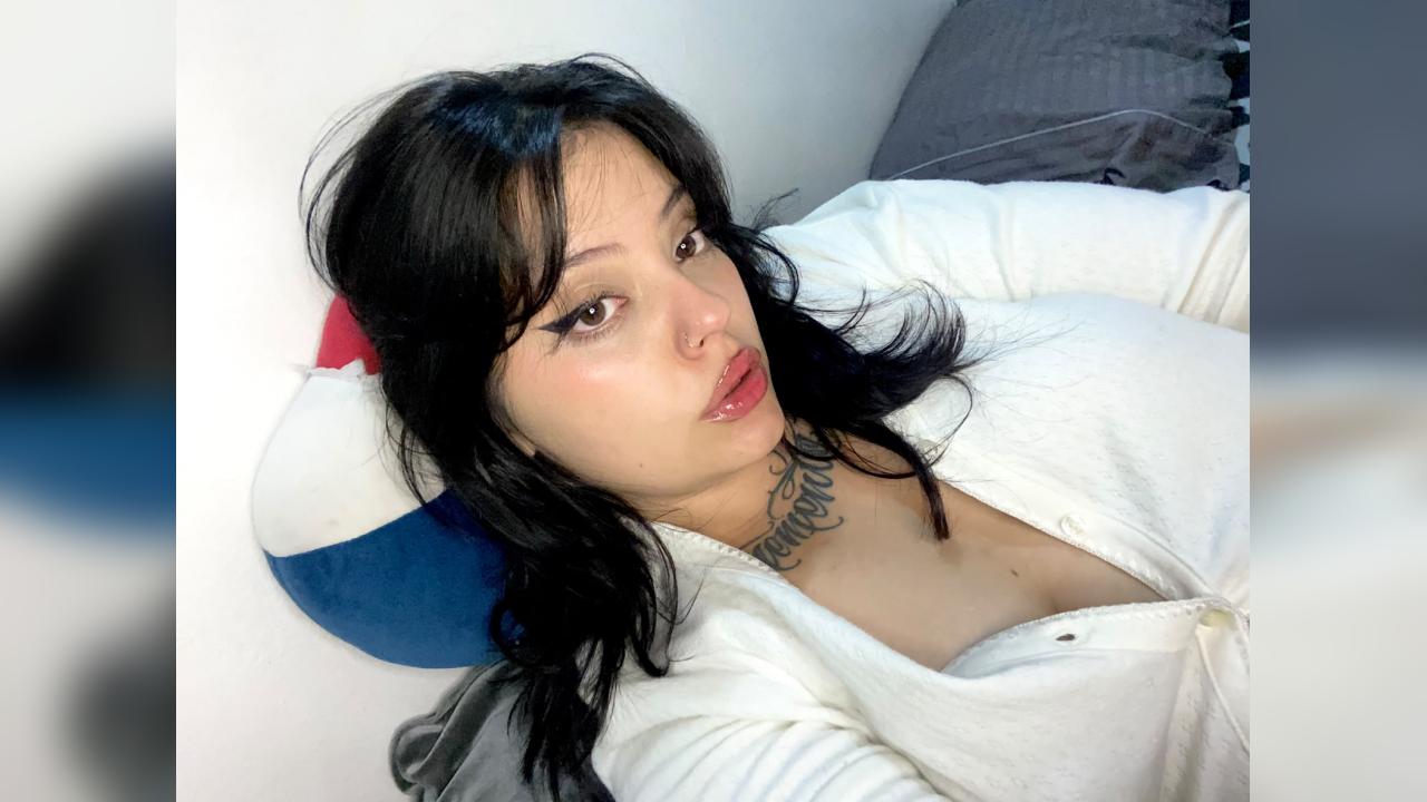 Webcam chat profile for alicevxoxo: Legs, feet & shoes