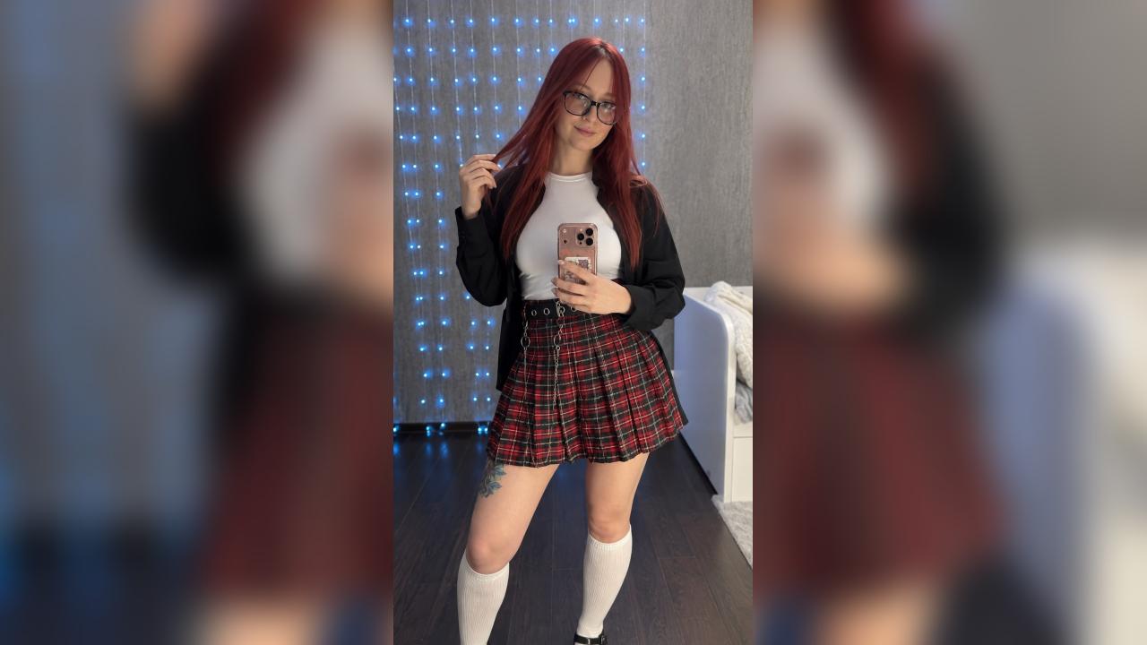 Webcam chat profile for CoyEmma: Latex & rubber