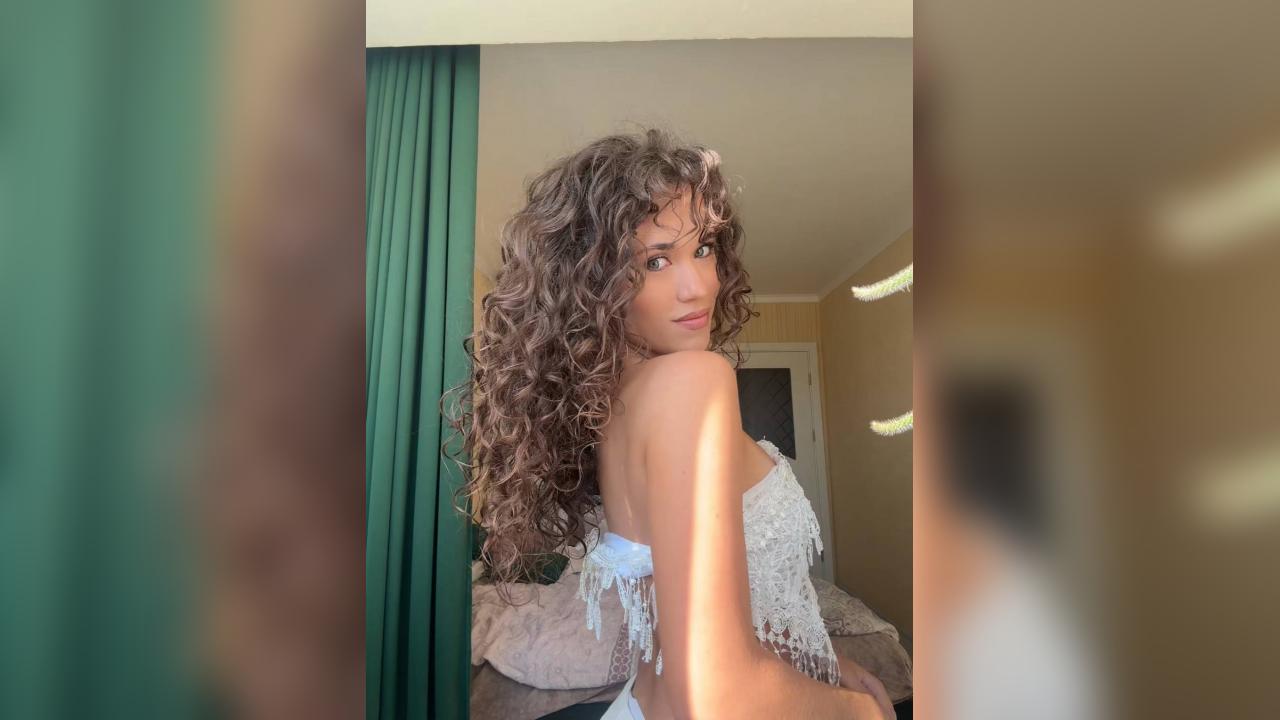 Webcam chat profile for Kireya: Outfits