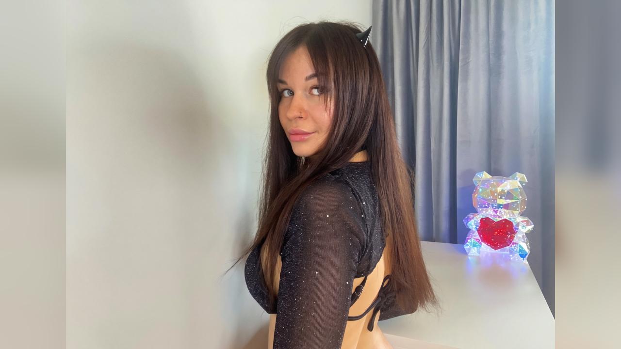Webcam chat profile for MyLovelyBirdy: Bondage & discipline