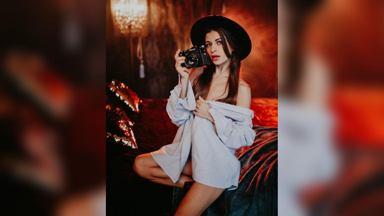 Webcam chat profile for Cinnamon: Travel