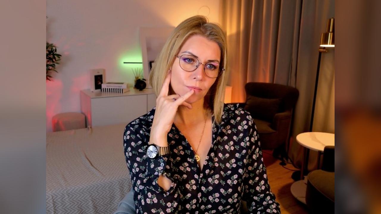 Webcam chat profile for AnnieLight: Legs, feet & shoes