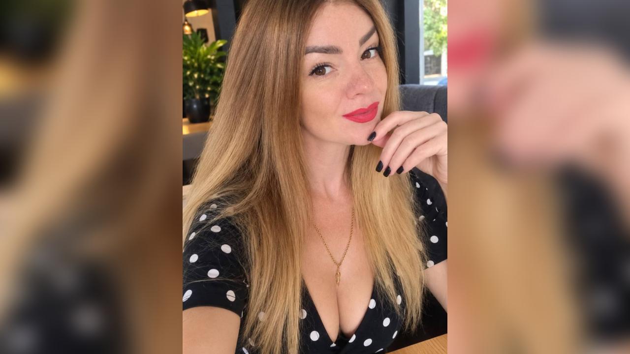 Webcam chat profile for EmiliaLynn: Ask about my Hobbies