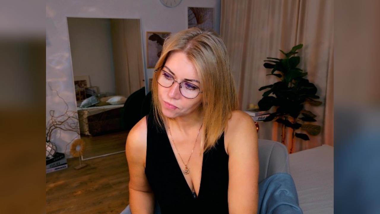 Webcam chat profile for AnnieLight: Legs, feet & shoes