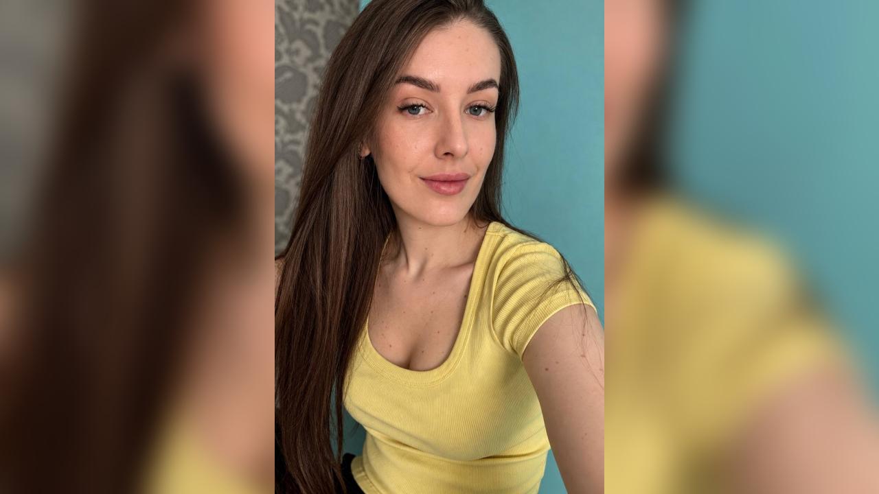 Webcam chat profile for YourLittleSecre: Dancing
