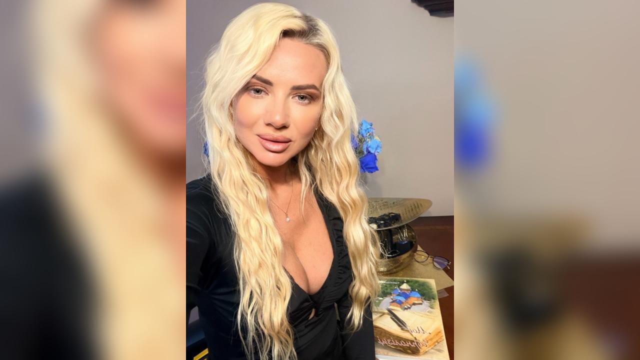 Webcam chat profile for BlondNotBlond
