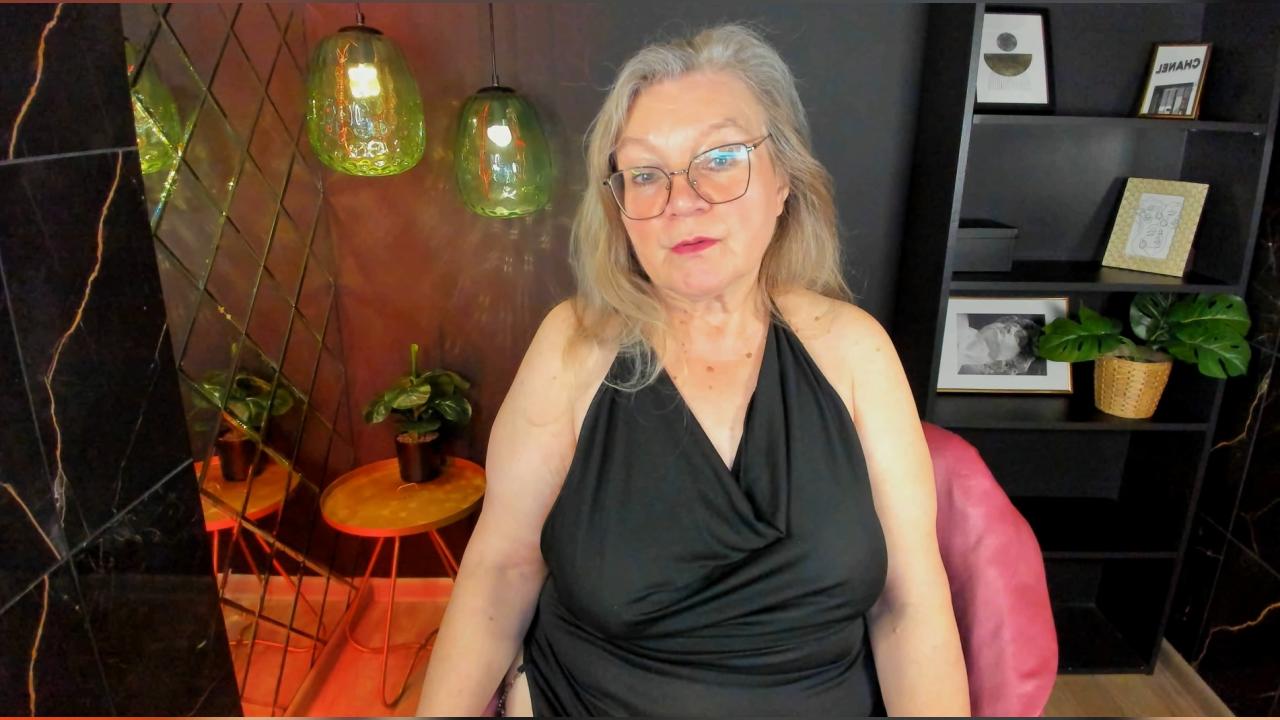 Webcam chat profile for NataliMellow: Kissing