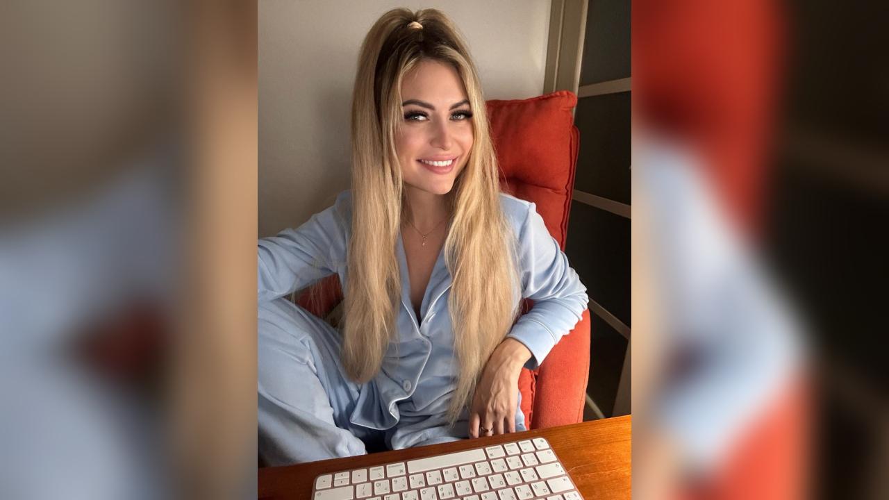 Webcam chat profile for GoldenFlirt: Outfits