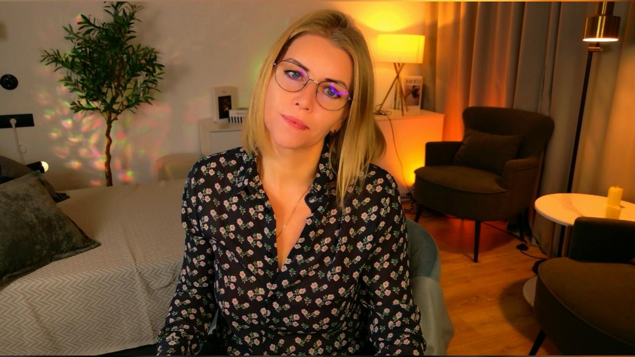 Webcam chat profile for AnnieLight: Legs, feet & shoes