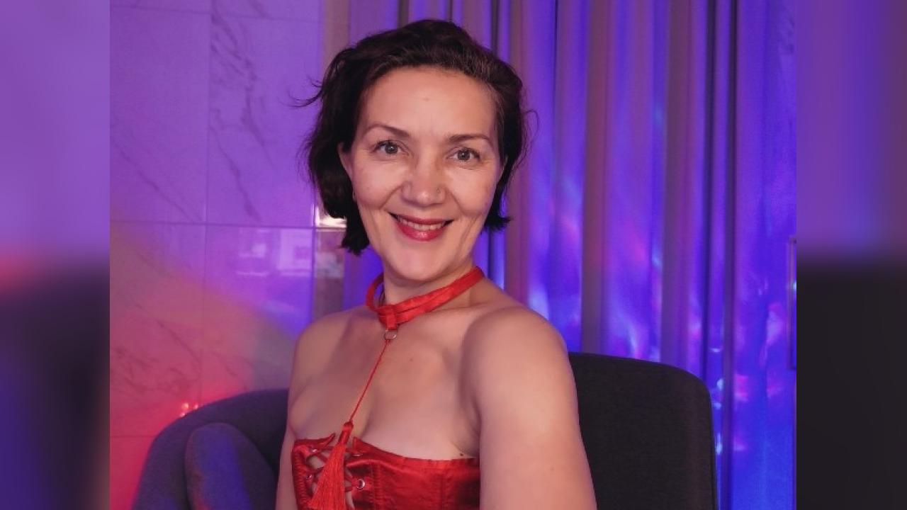Webcam chat profile for IreneMarlow: Leather