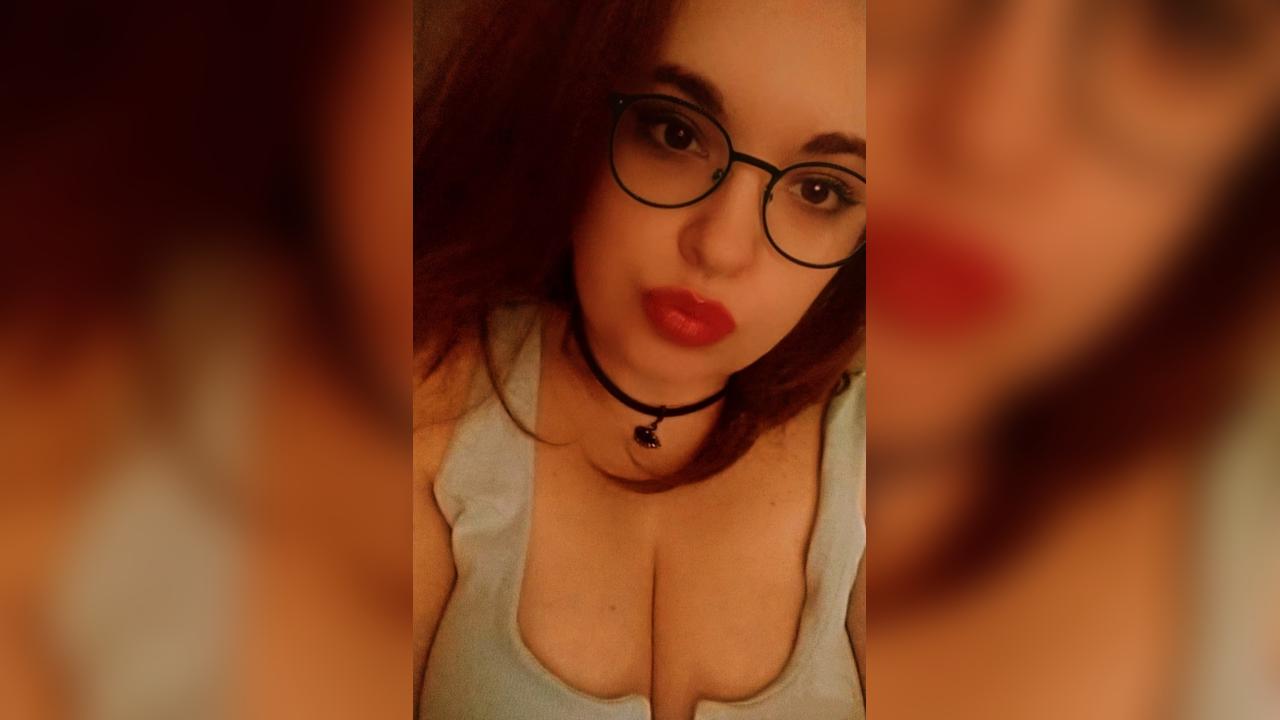 Webcam chat profile for MargoLove: Strip-tease