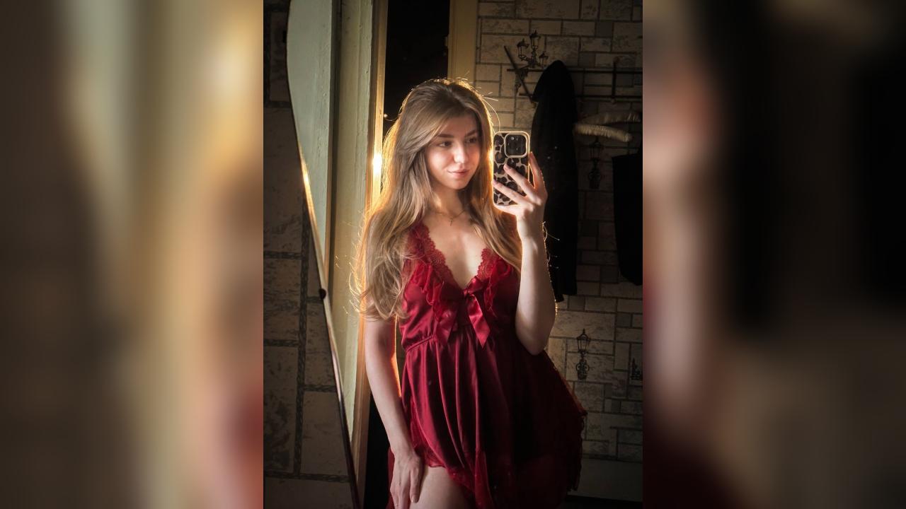 Webcam chat profile for PlayfulDoctor: Outfits