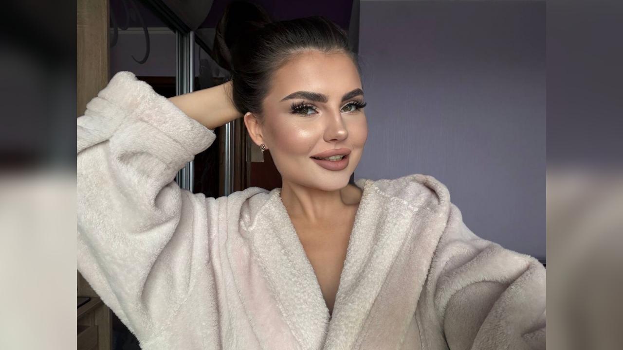 Webcam chat profile for BrunetteMuse: Dancing