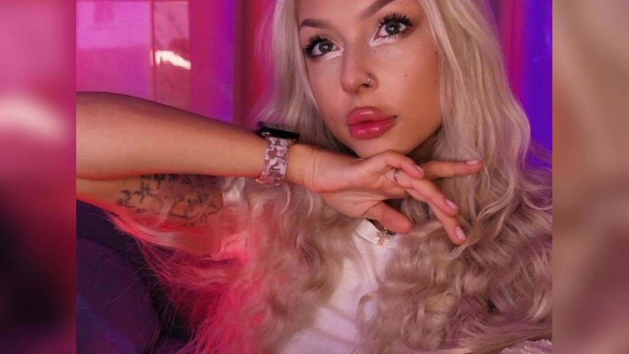 Webcam chat profile for AlaskaLane: Legs, feet & shoes
