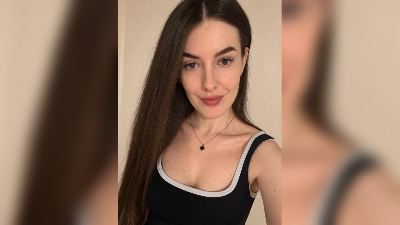 Webcam chat profile for YourLittleSecre: Dancing