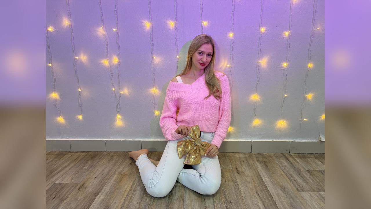 Webcam chat profile for AmellySweet: Legs, feet & shoes