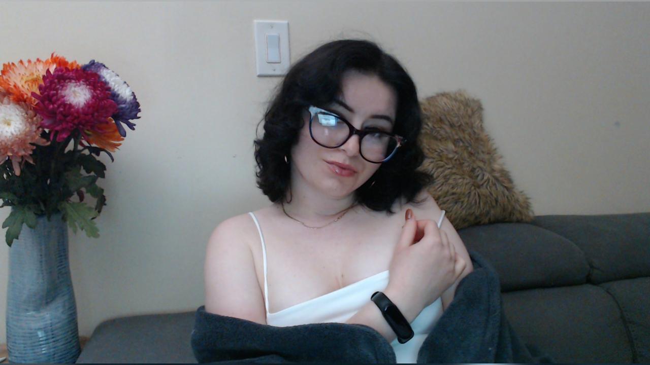 Webcam chat profile for CaramelSelma: Leather