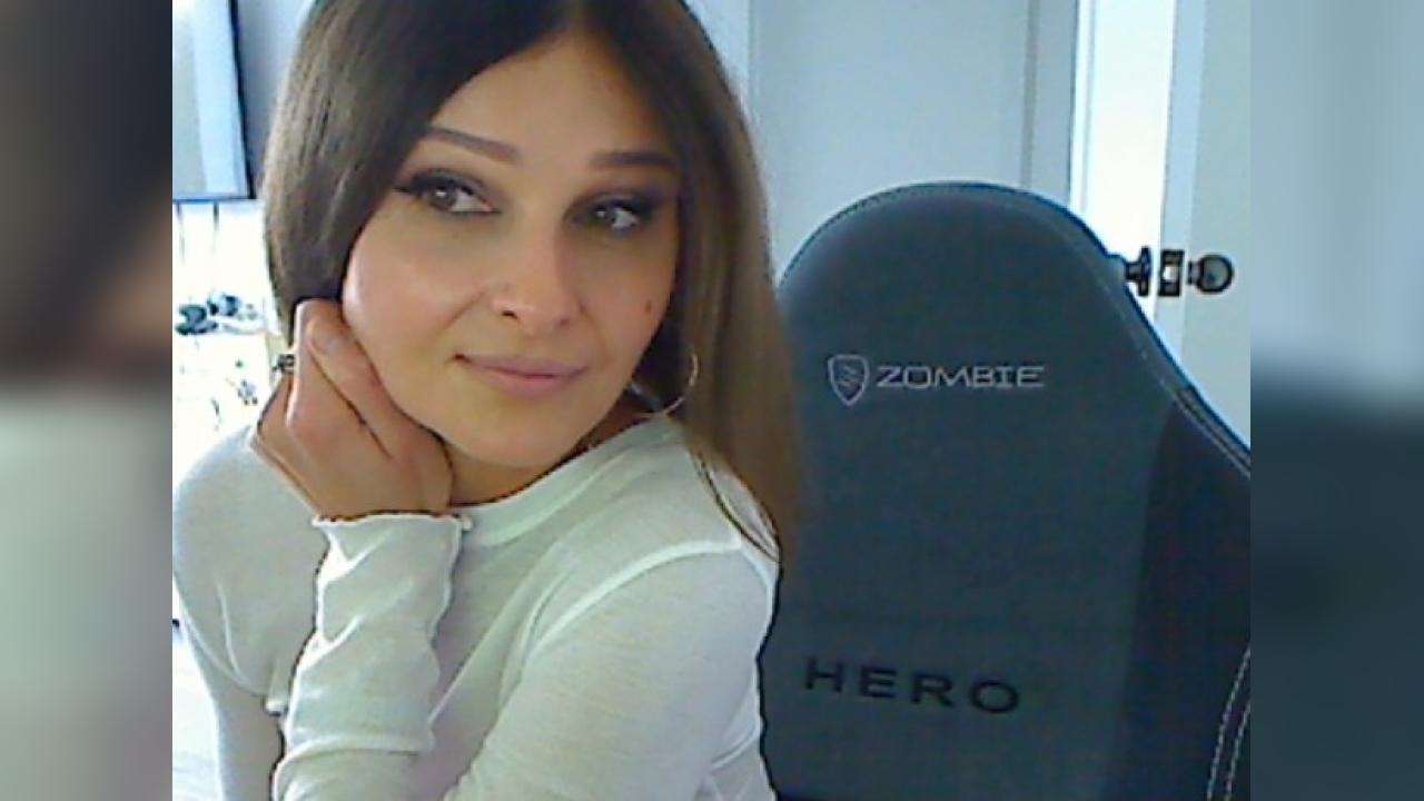 Webcam chat profile for xDeviletex: Humor