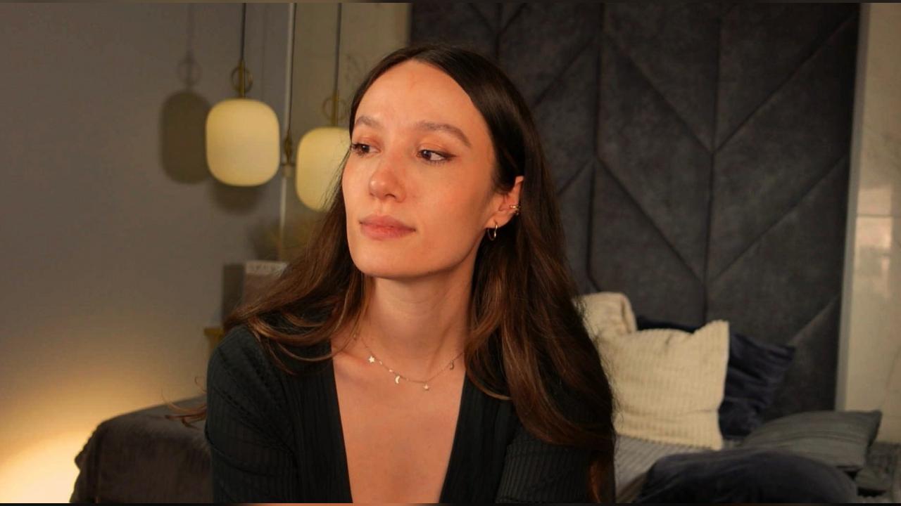 Webcam chat profile for AgnesGoddes: Legs, feet & shoes