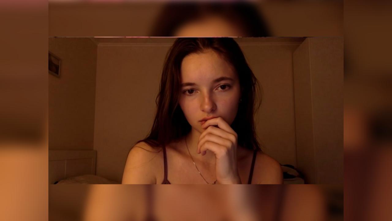 Webcam chat profile for Esla: Ask about my Hobbies