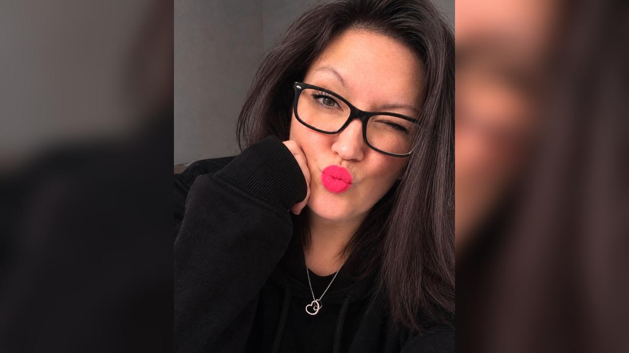 Webcam chat profile for MisssCutiePieXO: Glasses