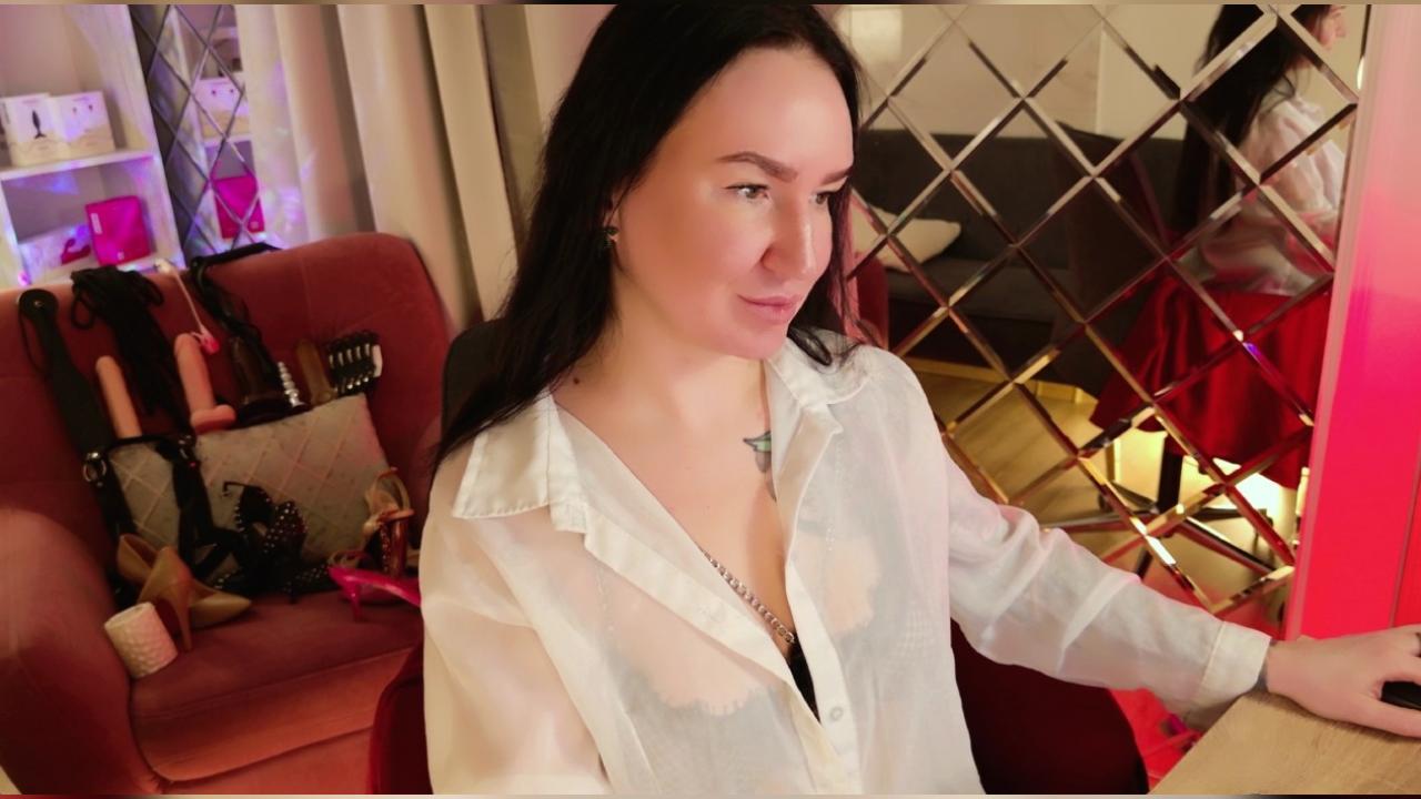 Webcam chat profile for LisaSin: Kissing