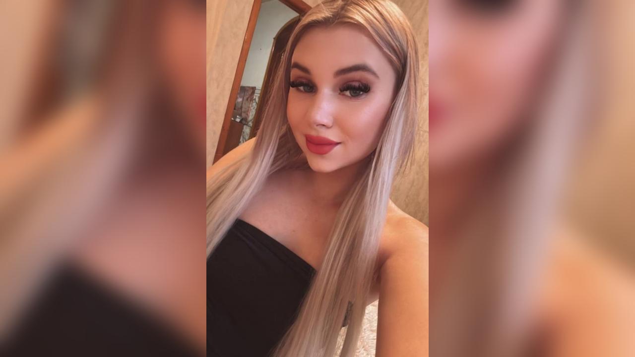 Webcam chat profile for BlondyBb: Leather