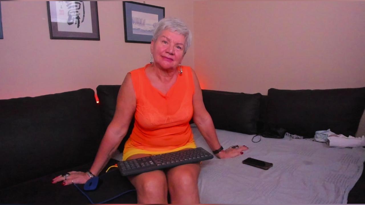 Webcam chat profile for RoxanaBrooks: Legs, feet & shoes