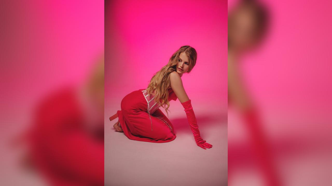 Webcam chat profile for barbiegirl999: Travel