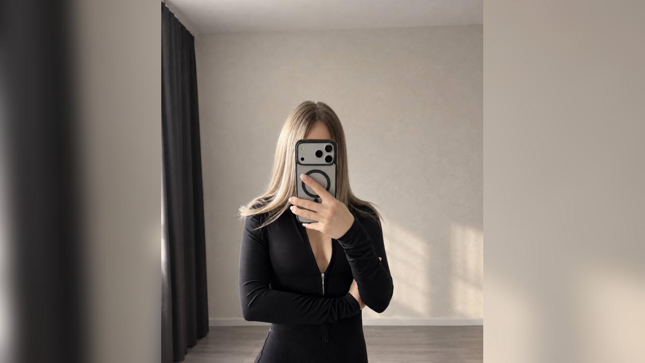 Webcam chat profile for MissVanessa: Nails