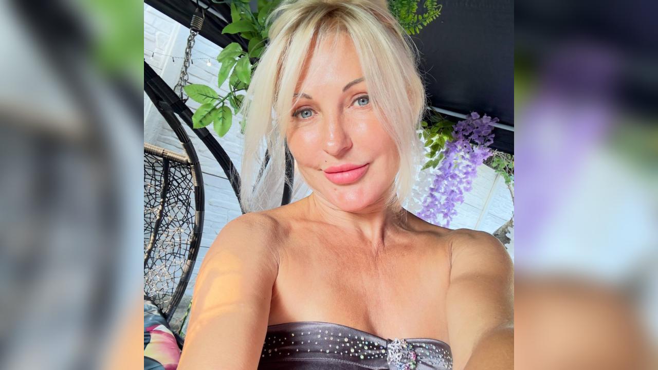 Webcam chat profile for Rosi: Ask about my Hobbies