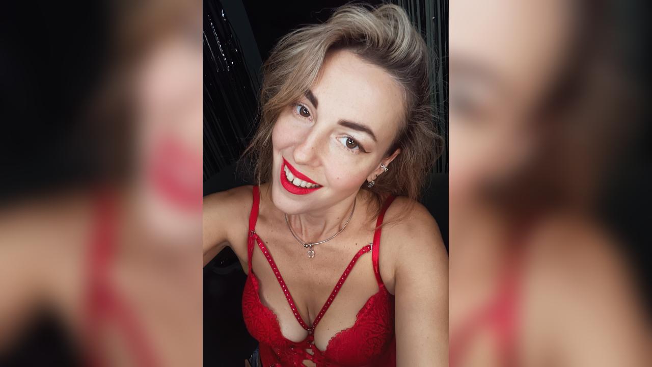 Webcam chat profile for VivienMuse: Outfits
