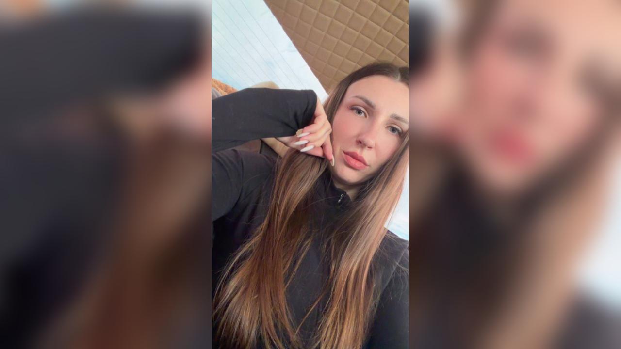 Webcam chat profile for CherryKiss28: Smoking