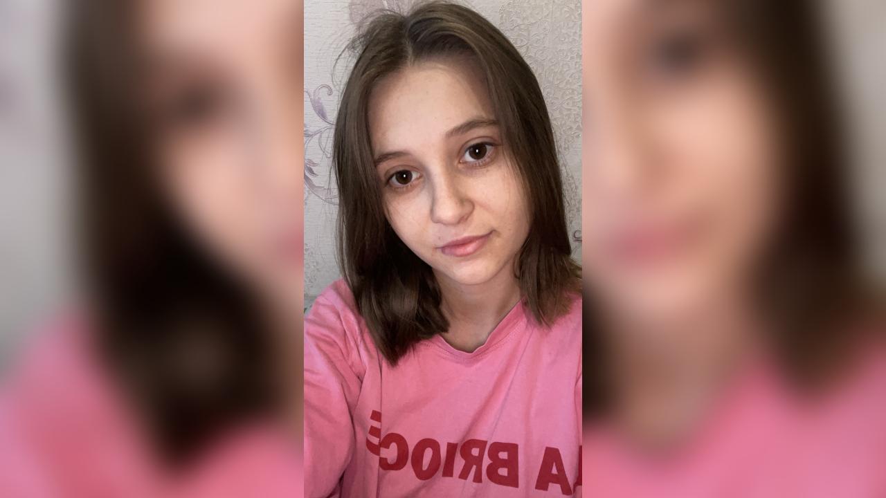 Webcam chat profile for EmilyBlossom: Legs, feet & shoes