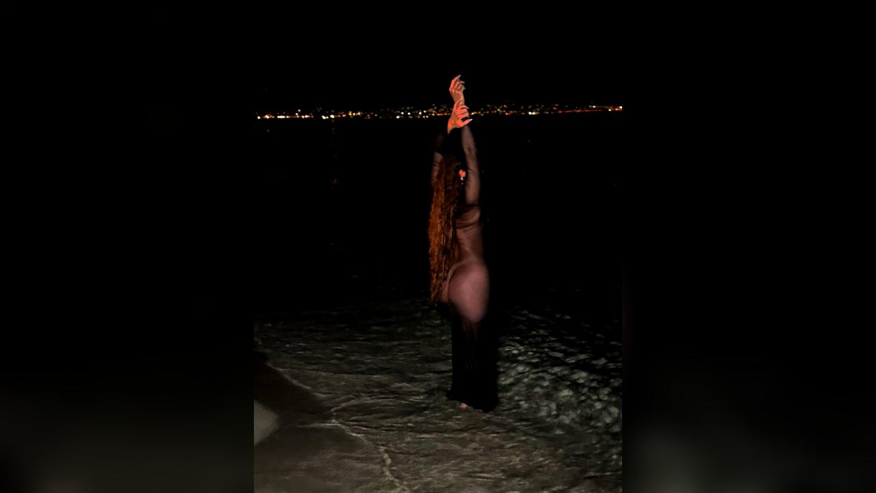 Webcam chat profile for Atlantida: Outfits