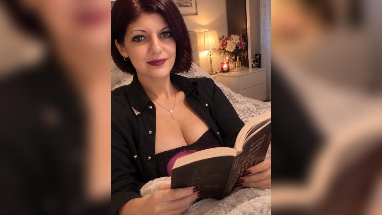 Webcam chat profile for SheylaGrimore: Legs, feet & shoes