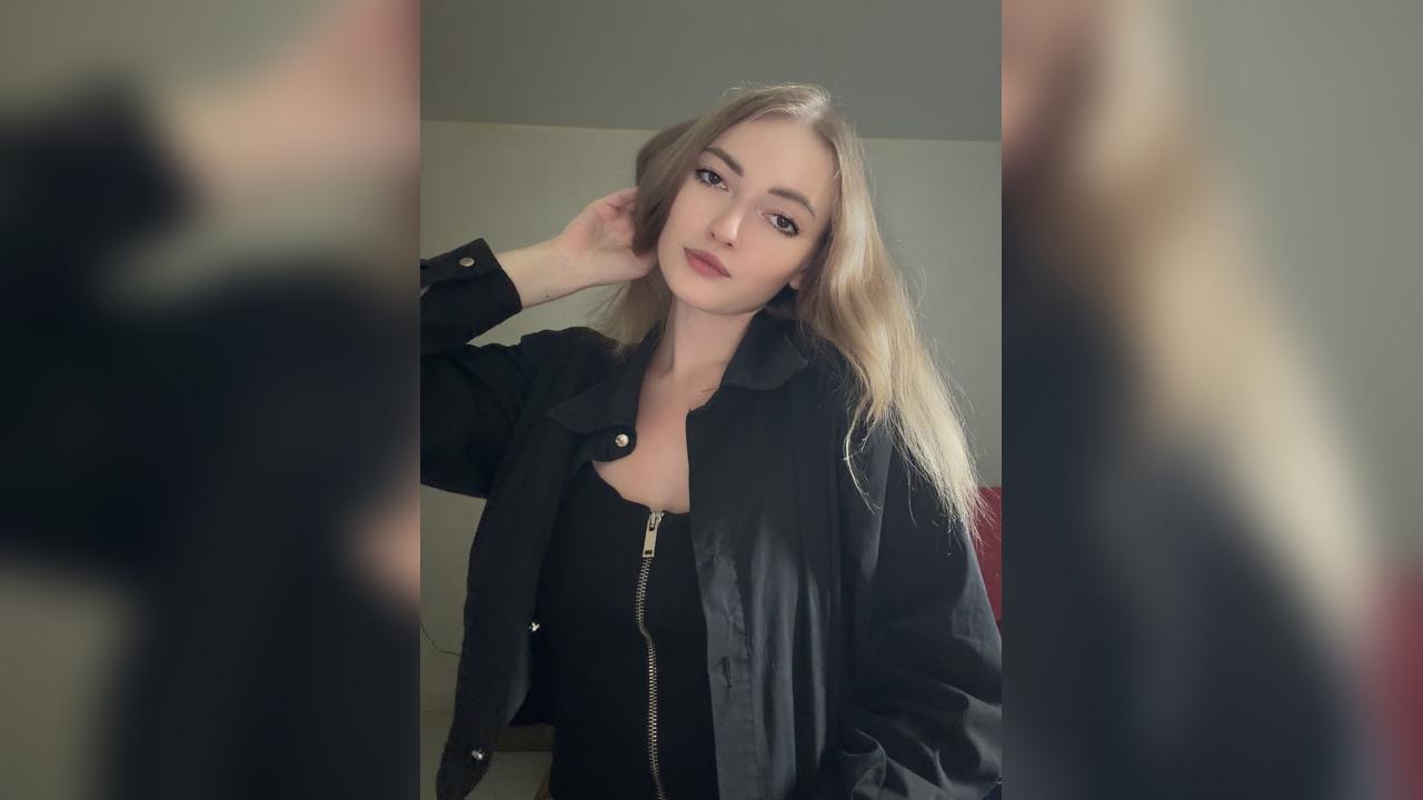 Webcam chat profile for RiriMiri: Outfits