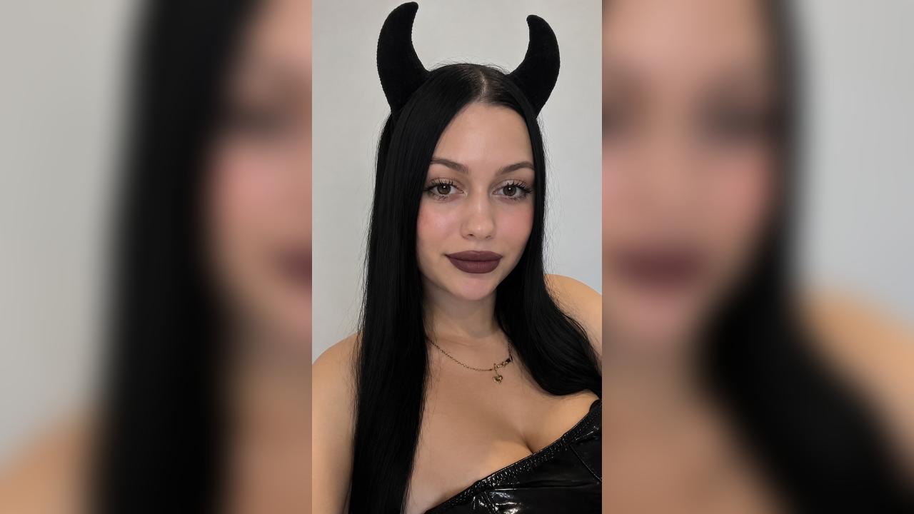 Webcam chat profile for A1delinee: Dominatrix