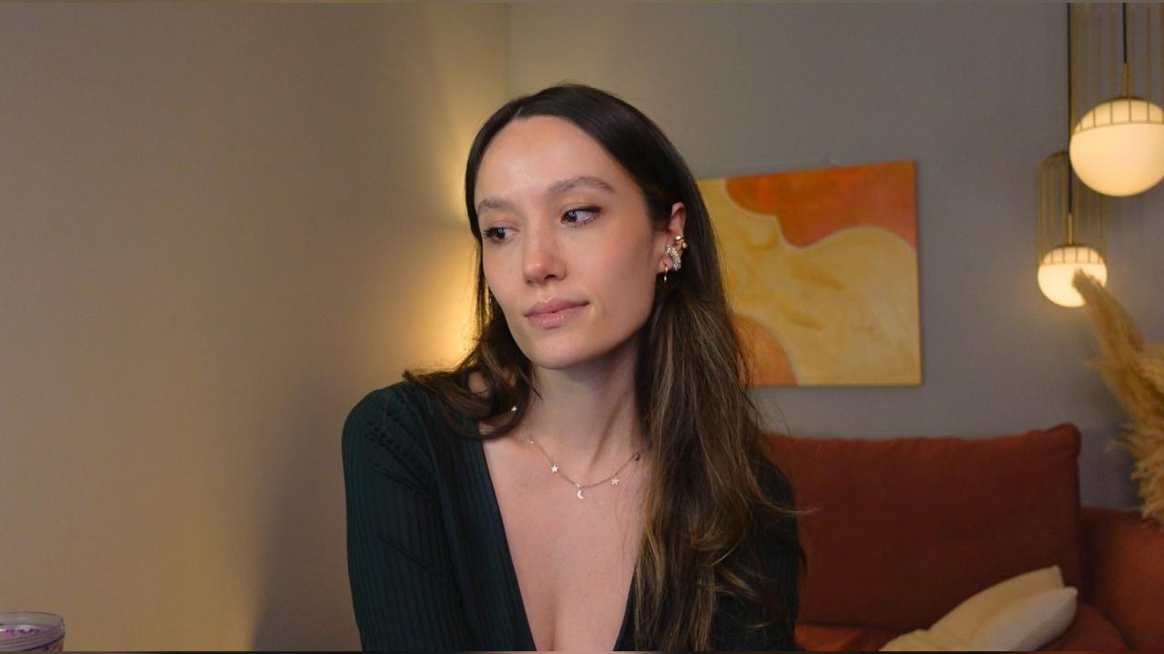 Webcam chat profile for AgnesGoddes: Legs, feet & shoes