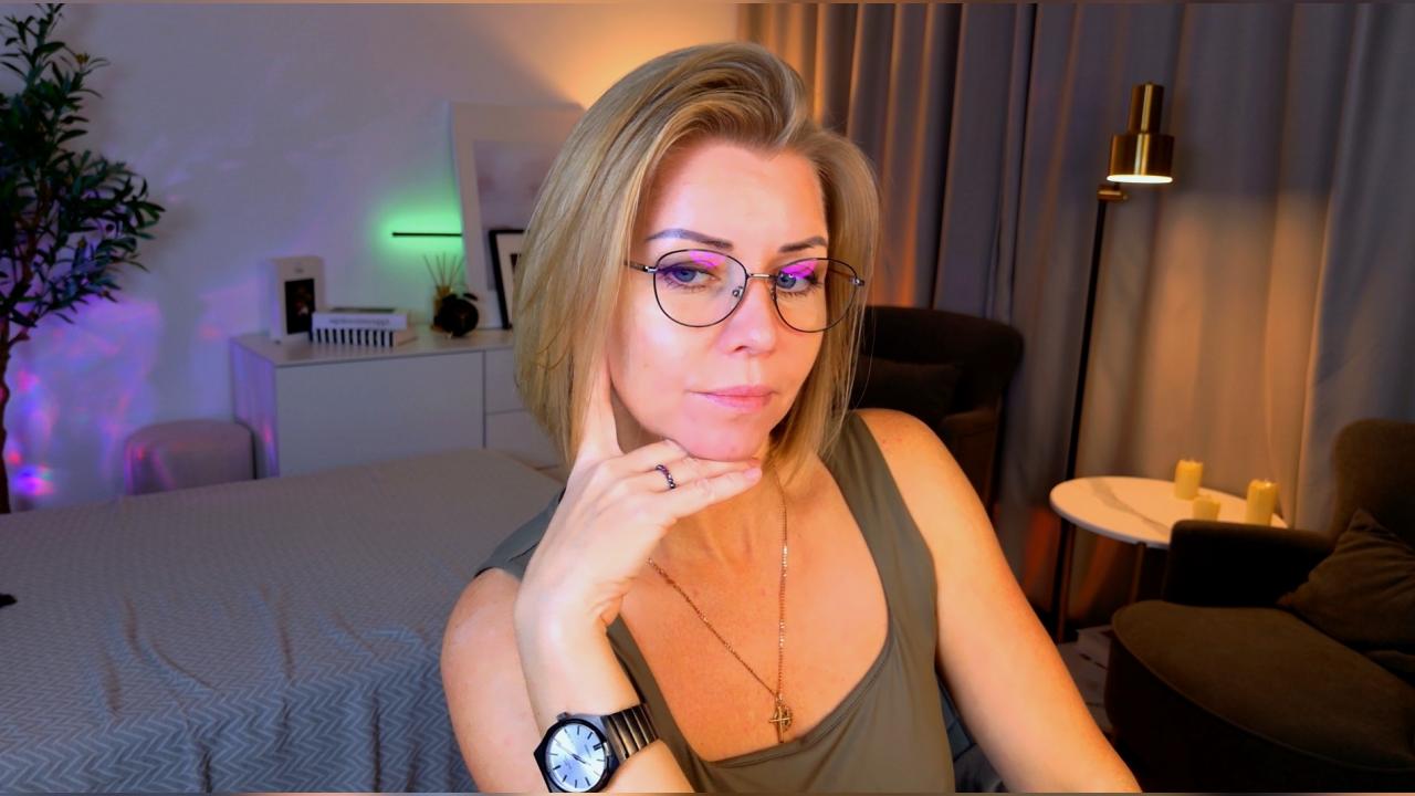 Webcam chat profile for AnnieLight: Legs, feet & shoes
