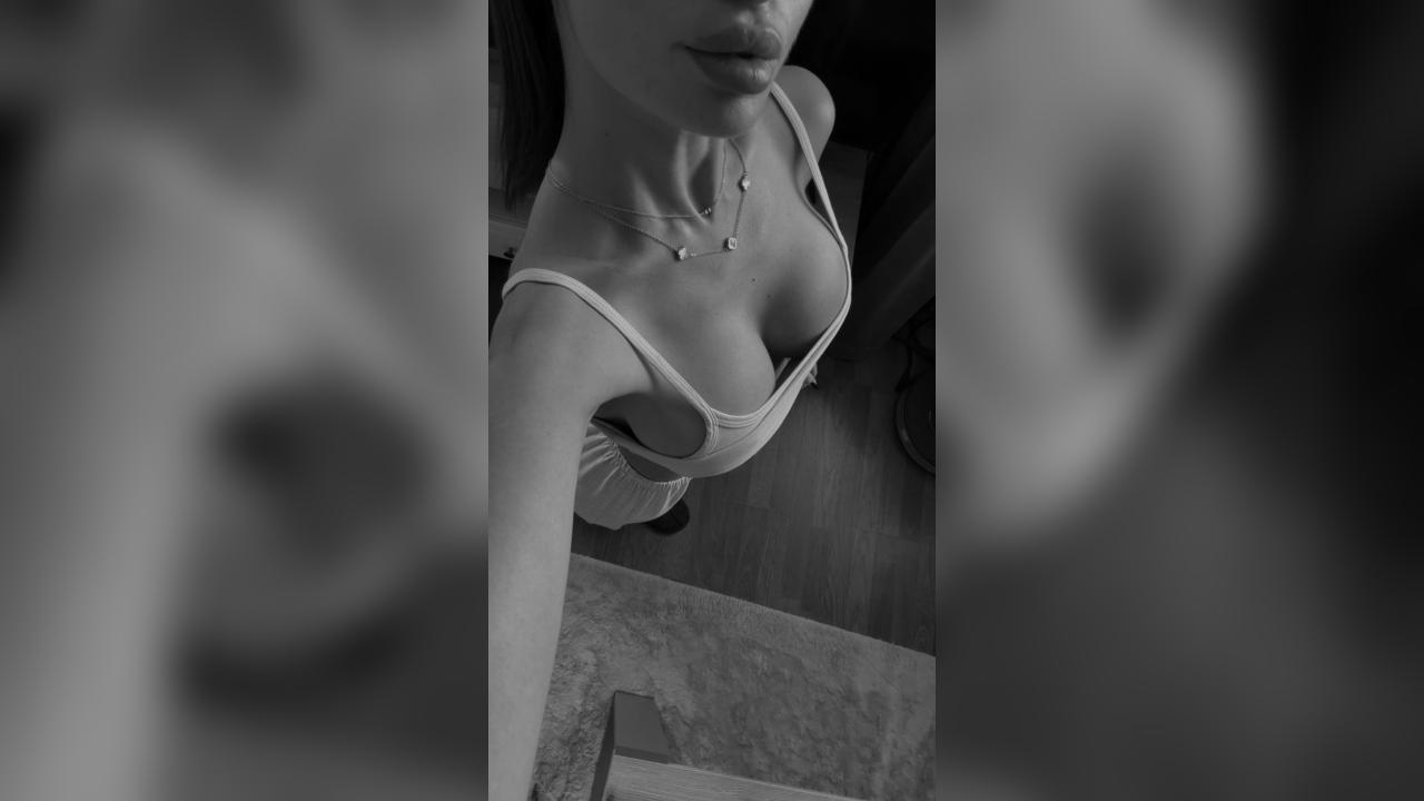 Webcam chat profile for Mila19: Fitness