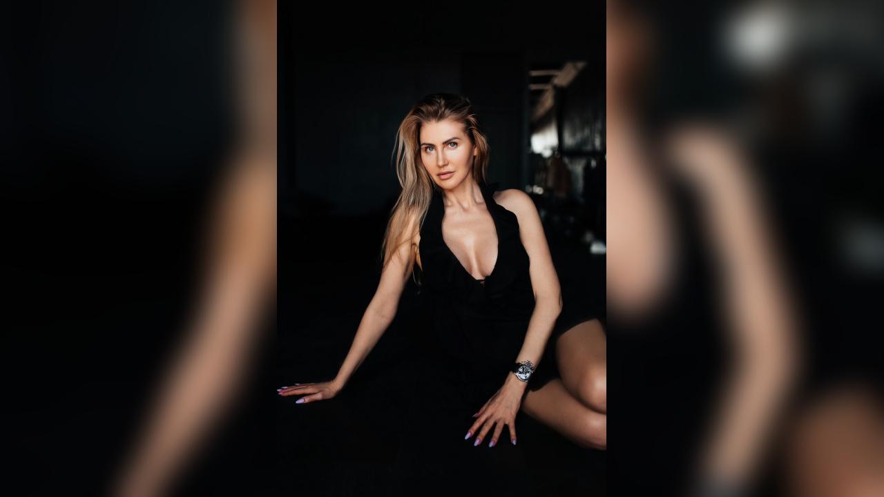 Webcam chat profile for ElizaMaren: Outfits