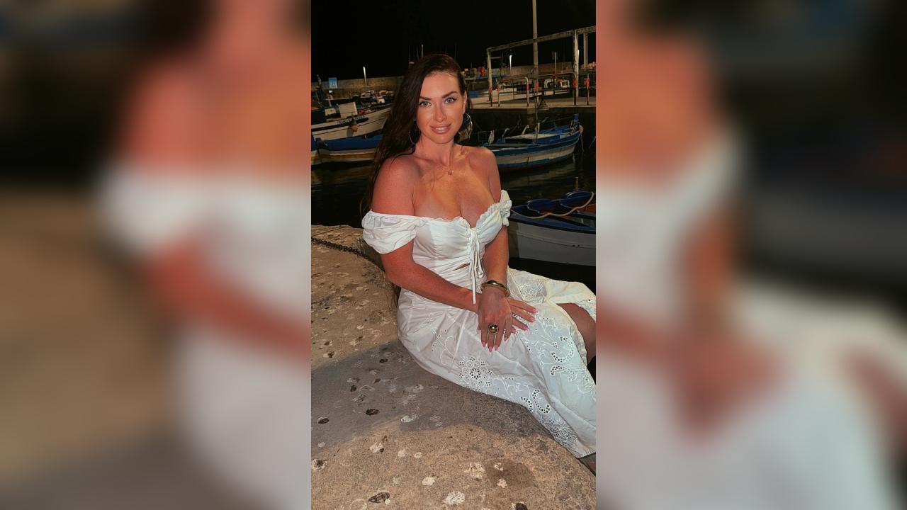 Webcam chat profile for Atlantida: Outfits