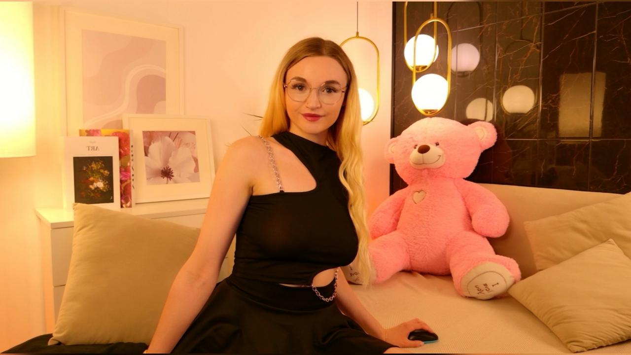 Webcam chat profile for MilaLux: Legs, feet & shoes