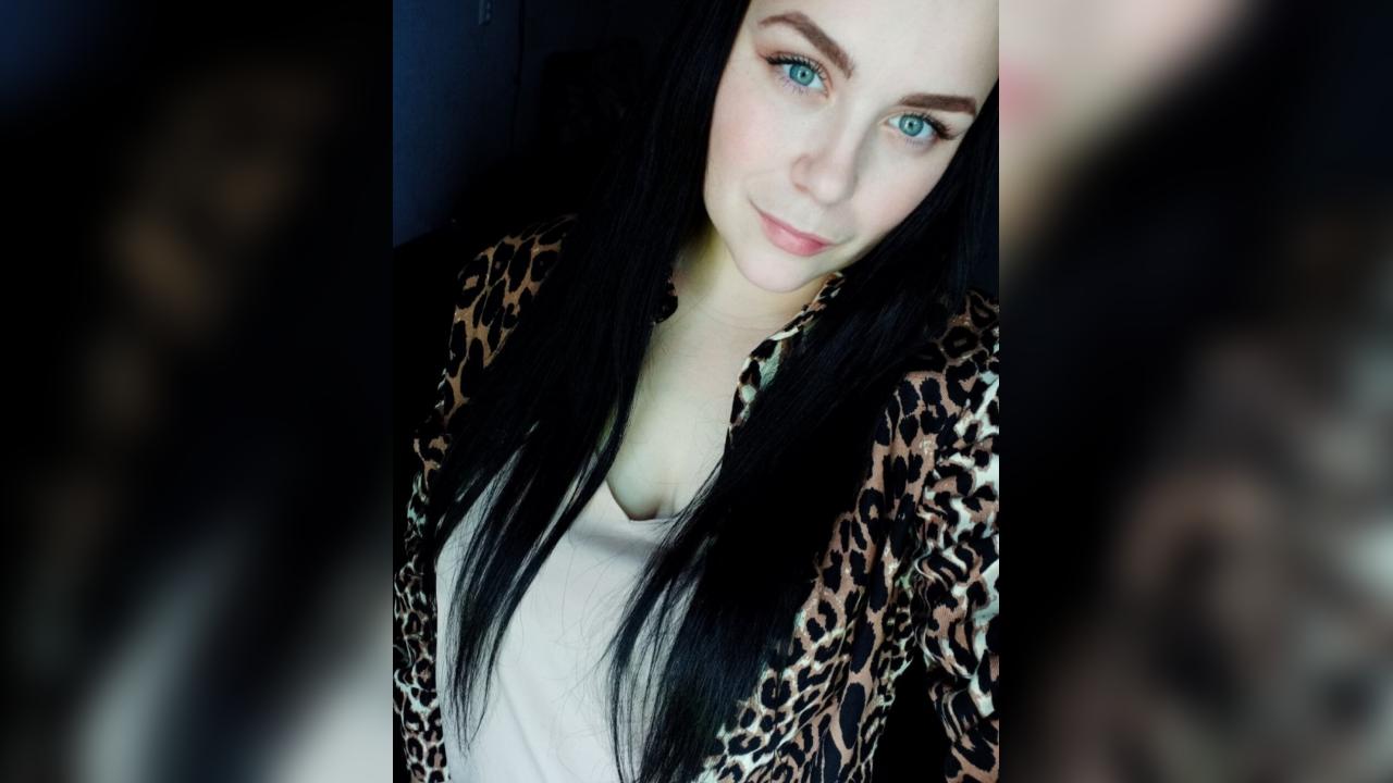 Webcam chat profile for xVeloura: Ask about my Hobbies
