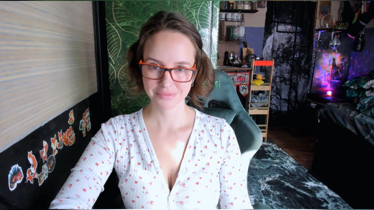 Webcam chat profile for LisaFoxy: Legs, feet & shoes