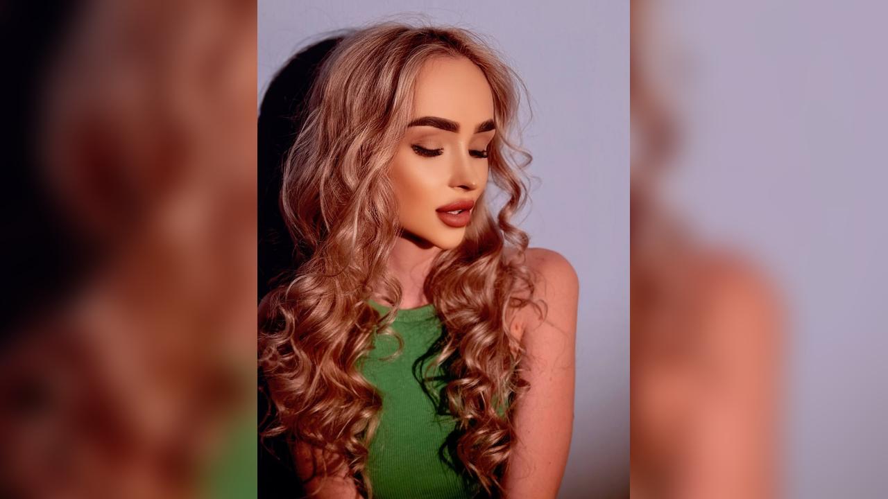 Webcam chat profile for Julietta25