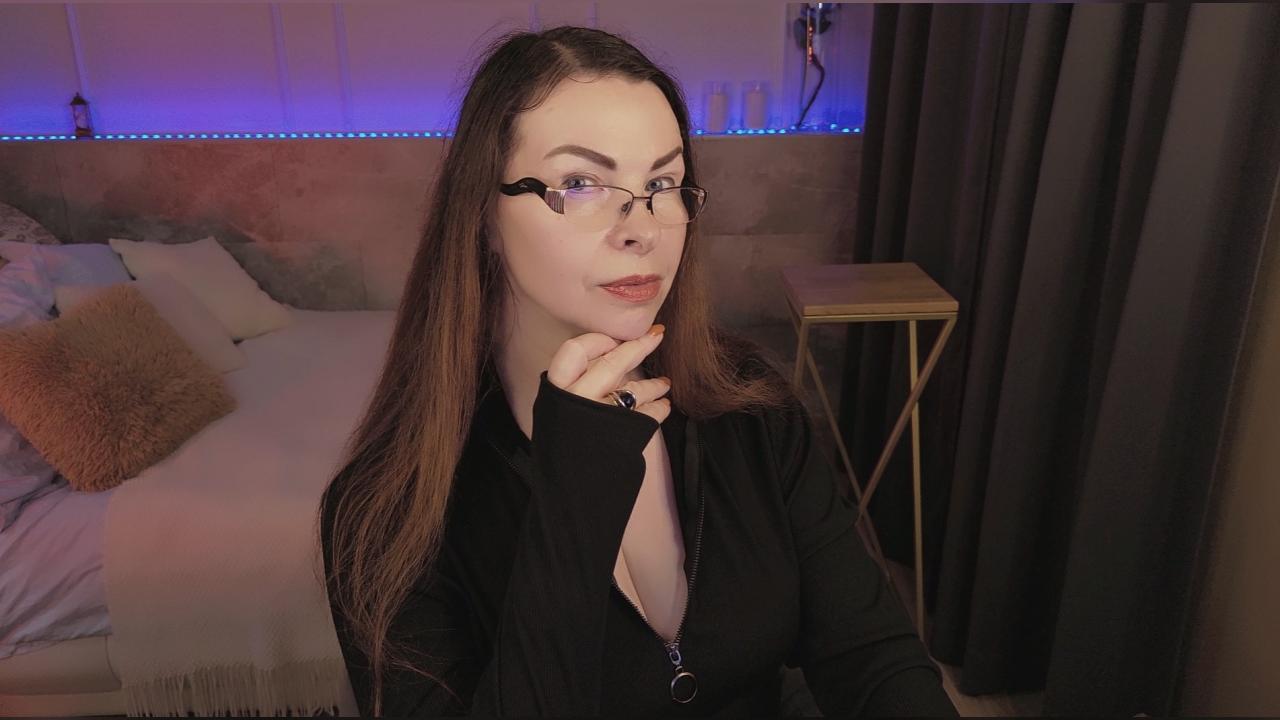Webcam chat profile for MrsIngrid: Dominatrix