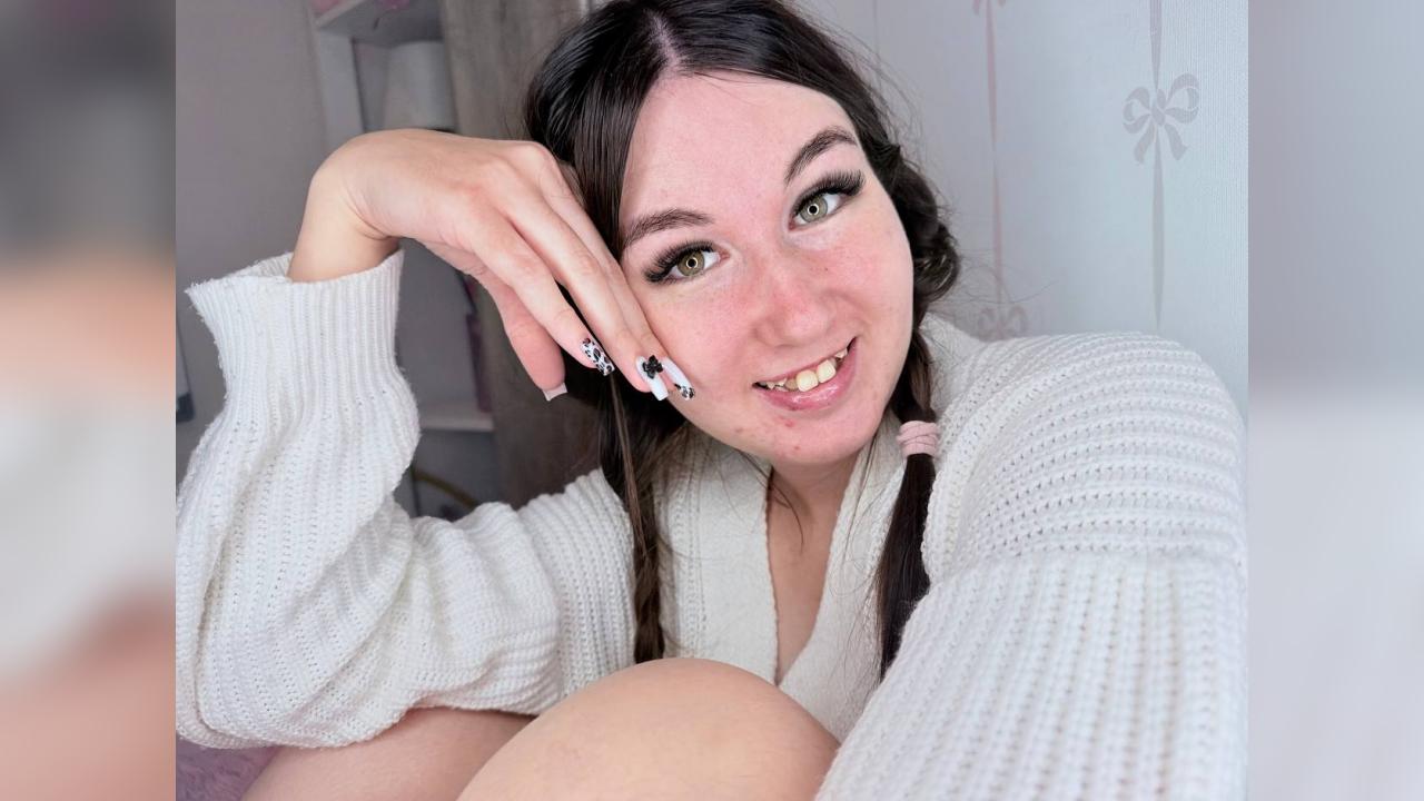 Webcam chat profile for AlisiaX
