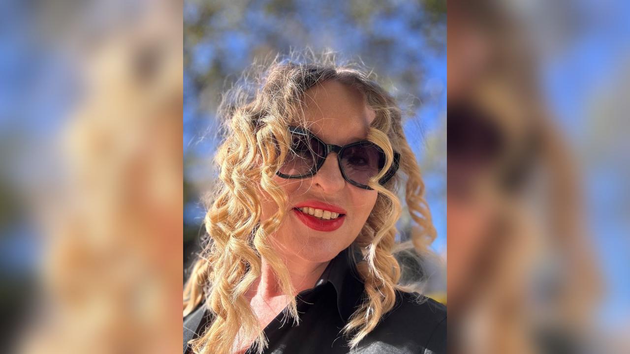 Webcam chat profile for LizDiamondLove1